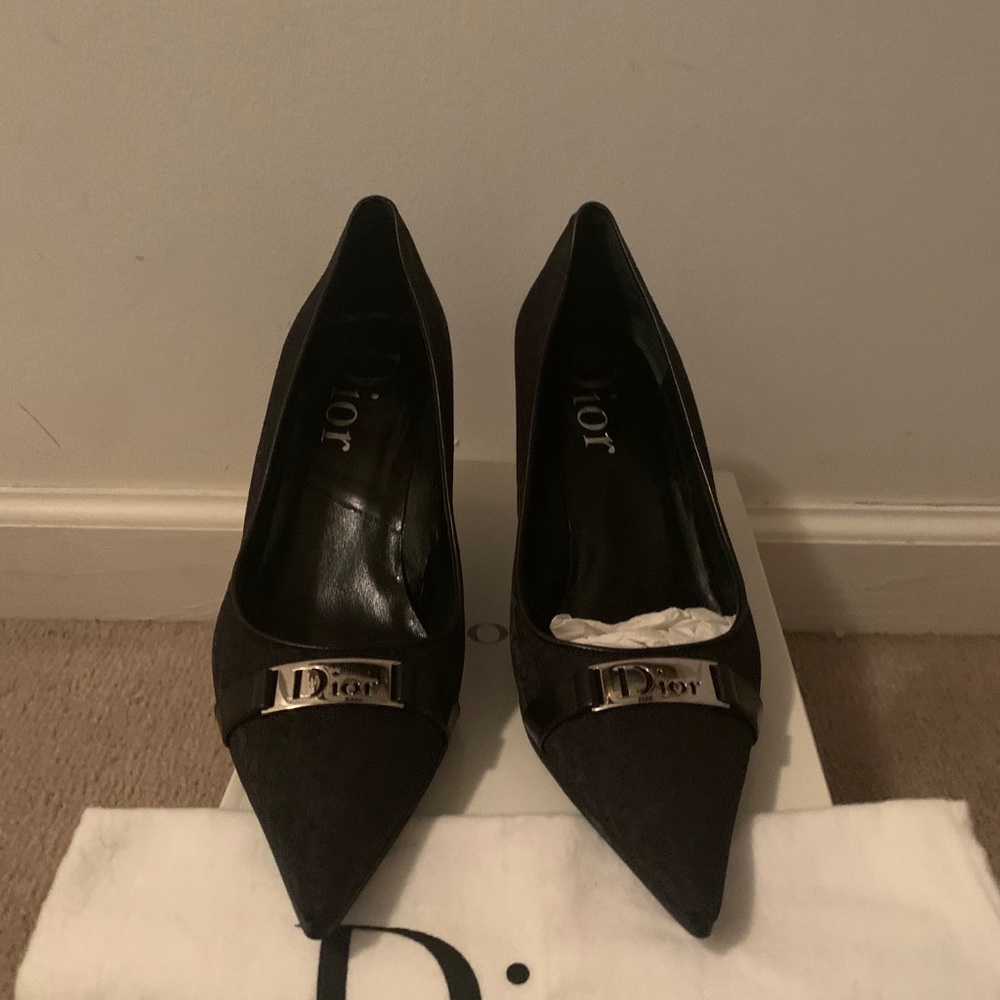 Dior logo pumps